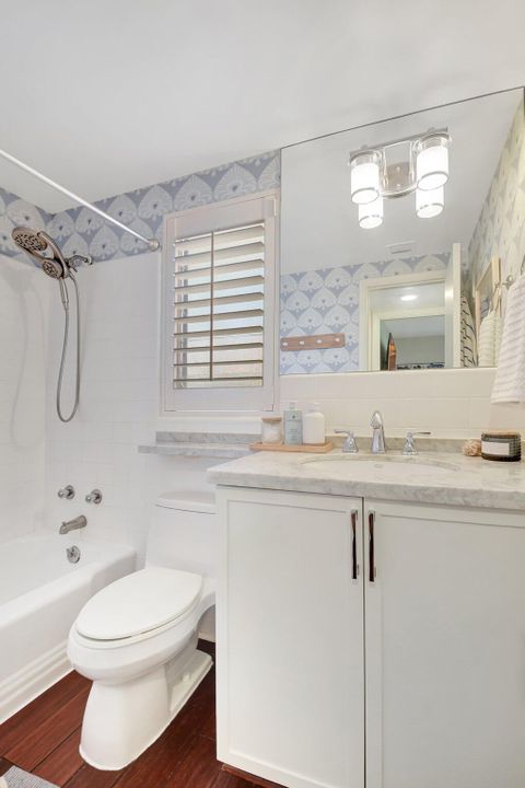 Active With Contract: $325,000 (1 beds, 1 baths, 644 Square Feet)