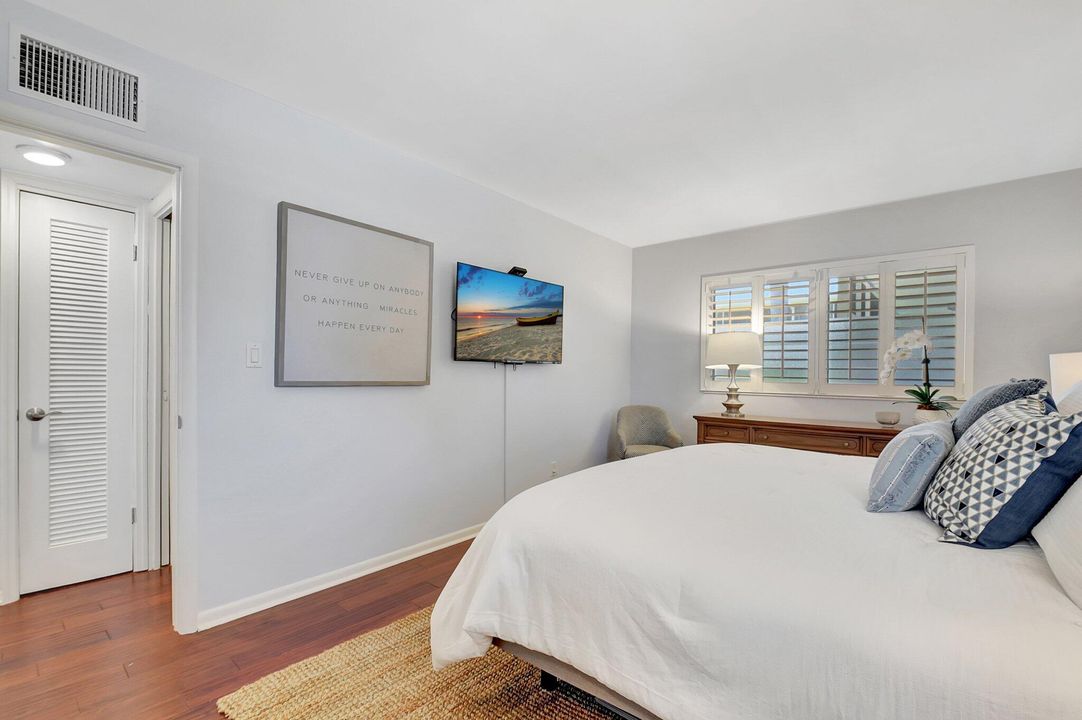 Active With Contract: $325,000 (1 beds, 1 baths, 644 Square Feet)