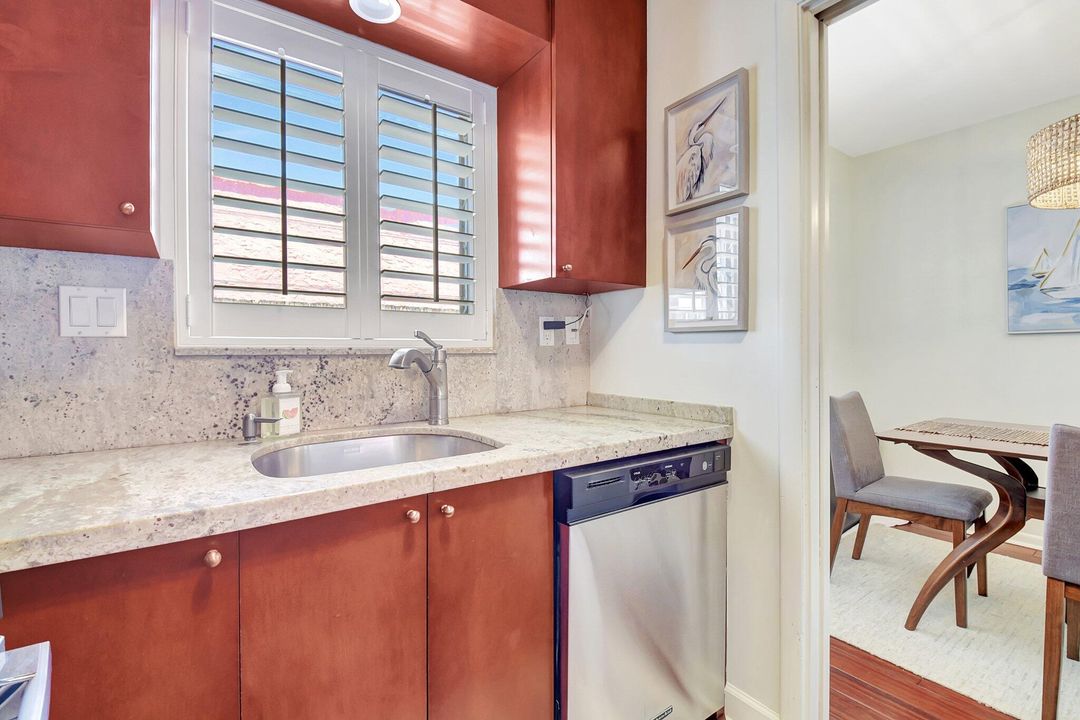 Active With Contract: $325,000 (1 beds, 1 baths, 644 Square Feet)