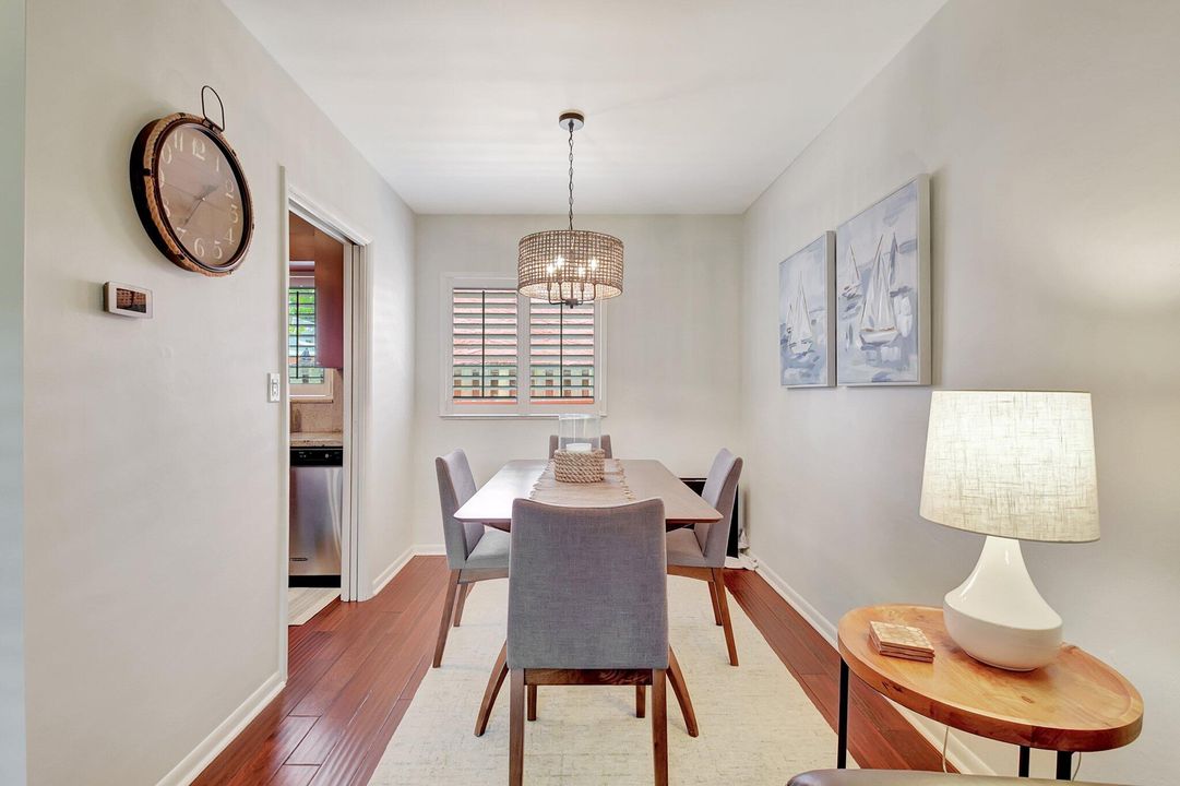 Active With Contract: $325,000 (1 beds, 1 baths, 644 Square Feet)