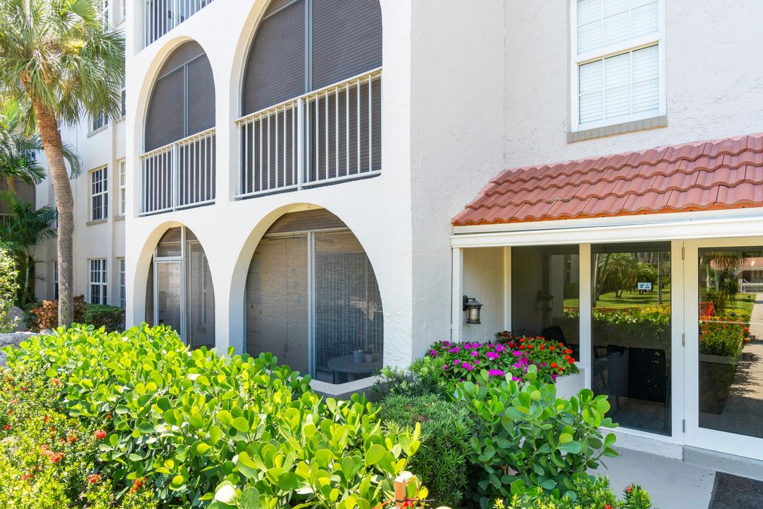 合同活跃: $169,900 (2 贝兹, 2 浴室, 1080 平方英尺)