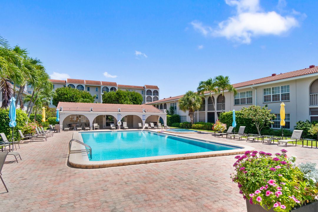 合同活跃: $169,900 (2 贝兹, 2 浴室, 1080 平方英尺)