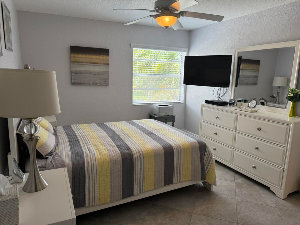 Active With Contract: $109,900 (2 beds, 2 baths, 910 Square Feet)