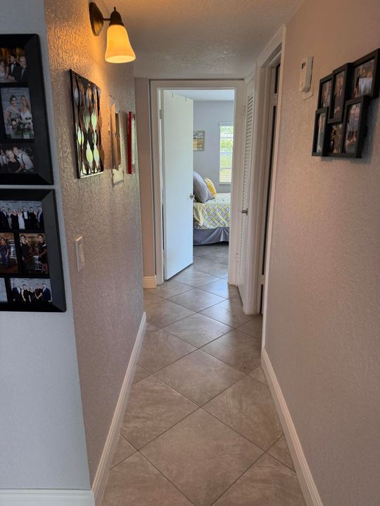 Active With Contract: $109,900 (2 beds, 2 baths, 910 Square Feet)