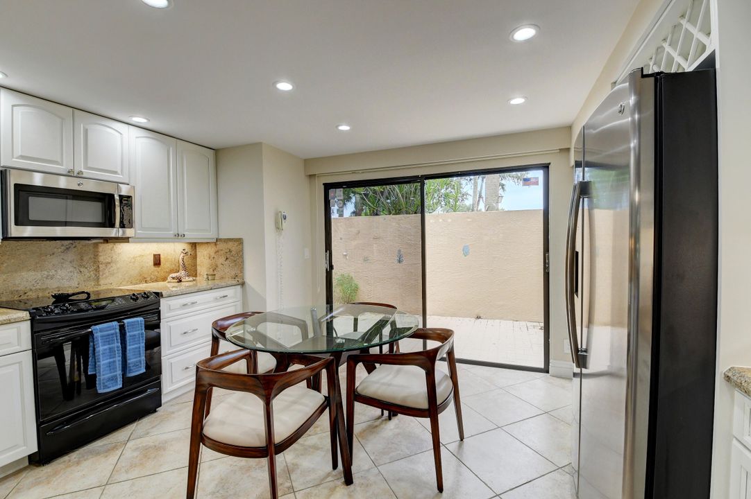 Под контрактом: $8,500 (2 спален, 2 ванн, 1513 Квадратных фут)