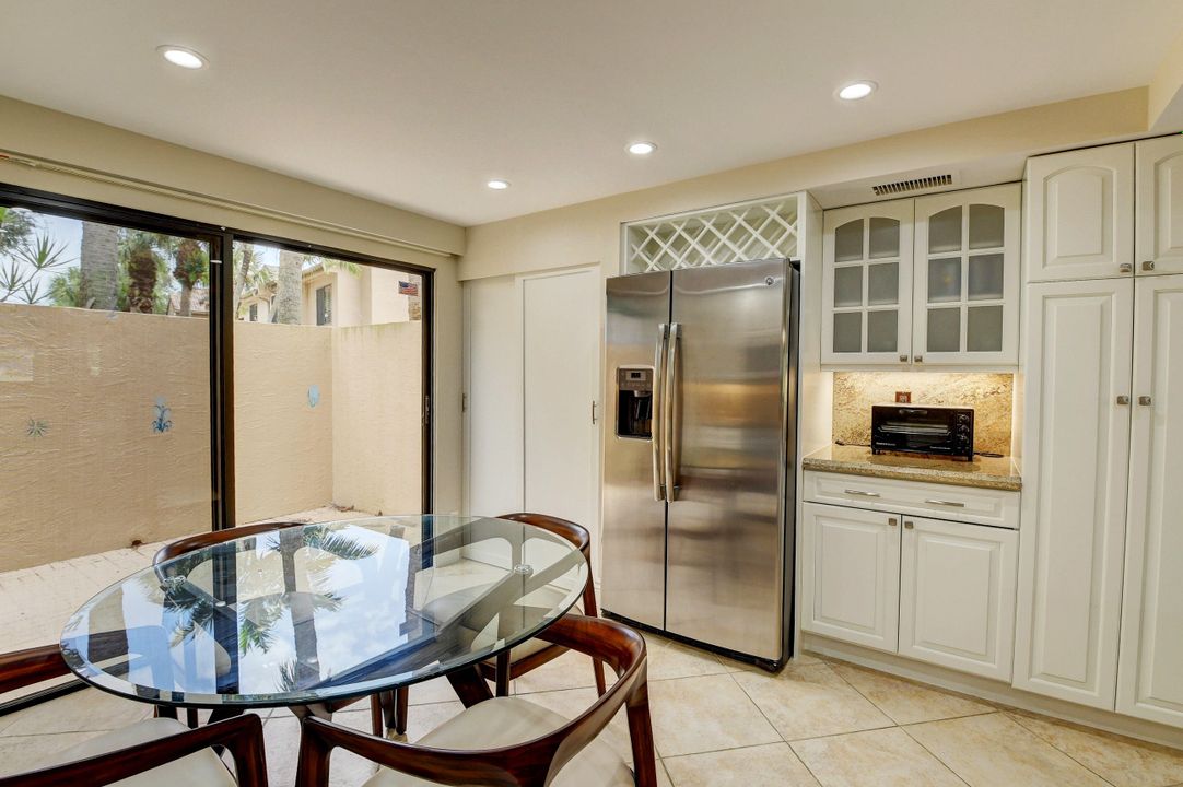 Под контрактом: $8,500 (2 спален, 2 ванн, 1513 Квадратных фут)