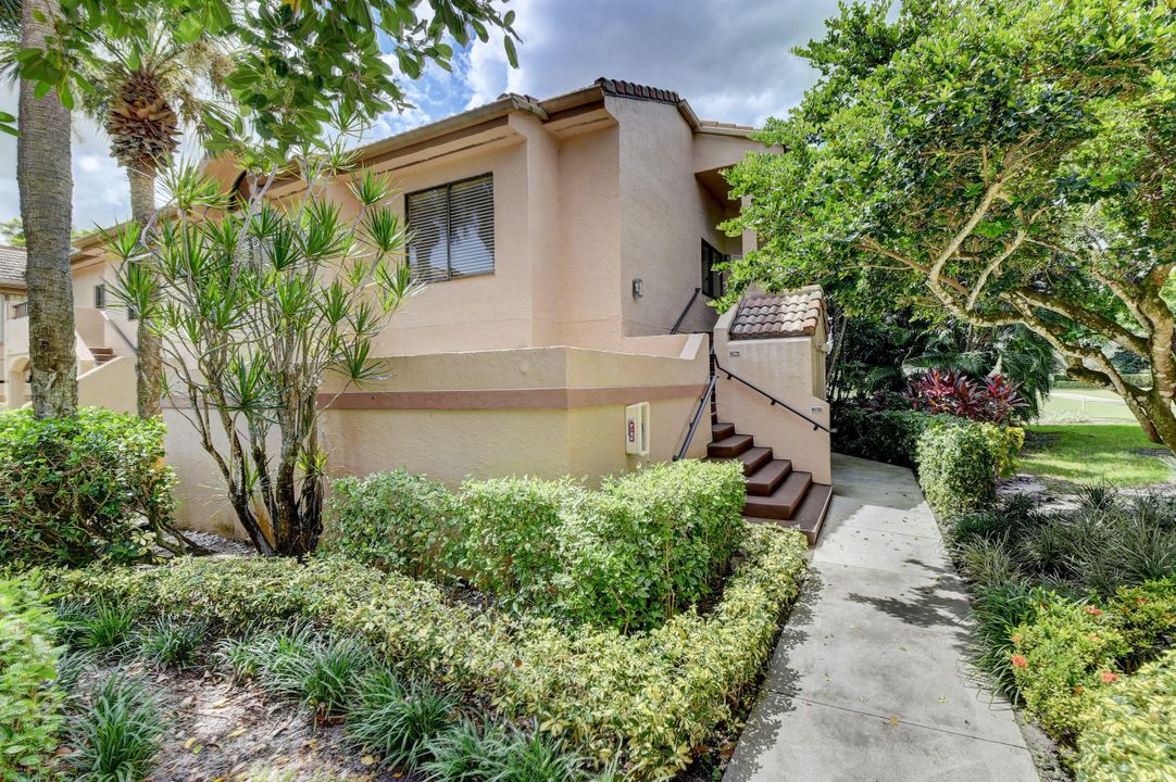 Под контрактом: $8,500 (2 спален, 2 ванн, 1513 Квадратных фут)