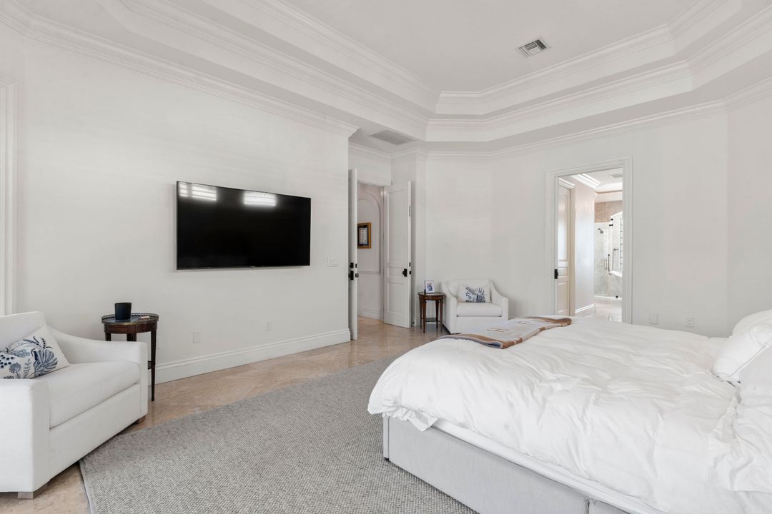 For Sale: $2,350,000 (7 beds, 6 baths, 5458 Square Feet)