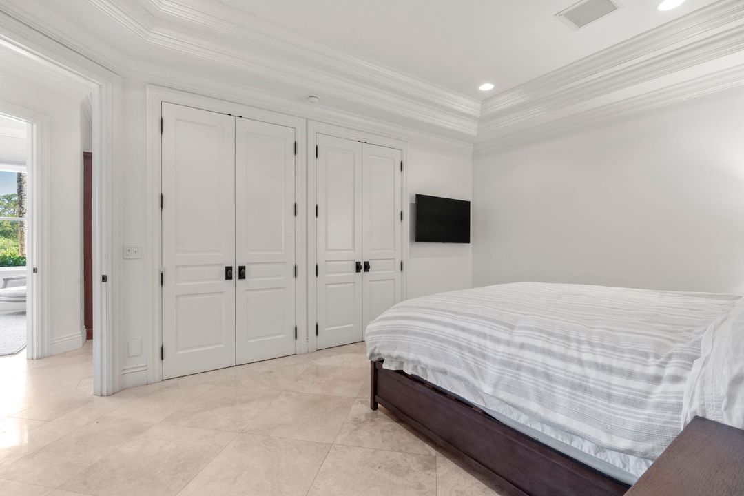 For Sale: $2,350,000 (7 beds, 6 baths, 5458 Square Feet)