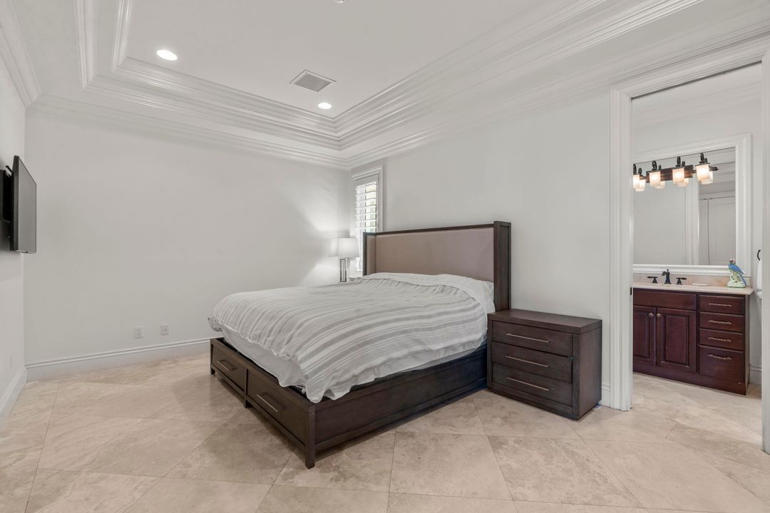 For Sale: $2,350,000 (7 beds, 6 baths, 5458 Square Feet)