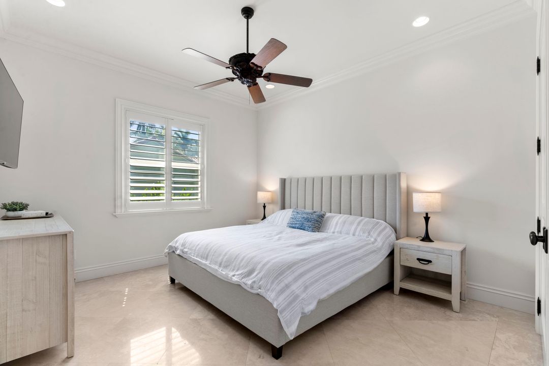 For Sale: $2,350,000 (7 beds, 6 baths, 5458 Square Feet)