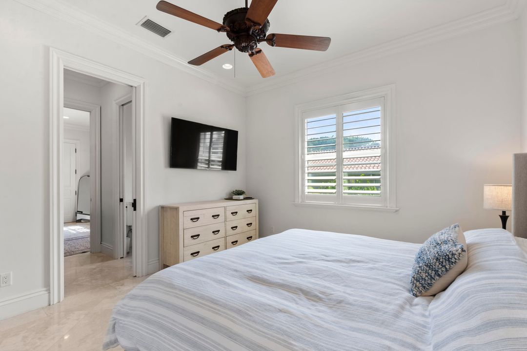 For Sale: $2,350,000 (7 beds, 6 baths, 5458 Square Feet)