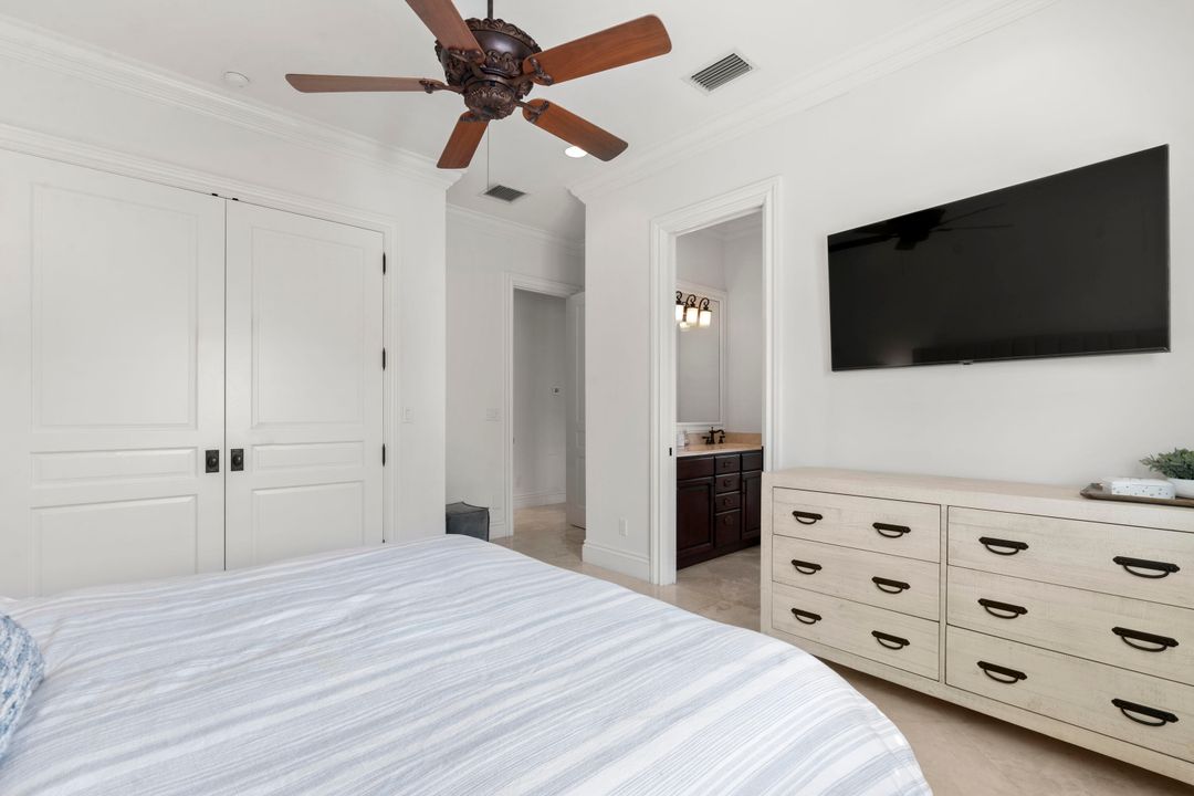 For Sale: $2,350,000 (7 beds, 6 baths, 5458 Square Feet)