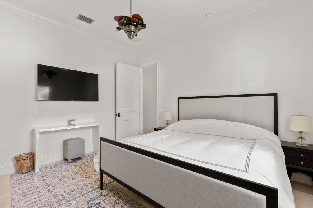 For Sale: $2,350,000 (7 beds, 6 baths, 5458 Square Feet)