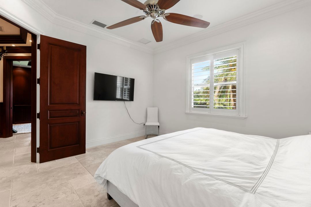 For Sale: $2,350,000 (7 beds, 6 baths, 5458 Square Feet)