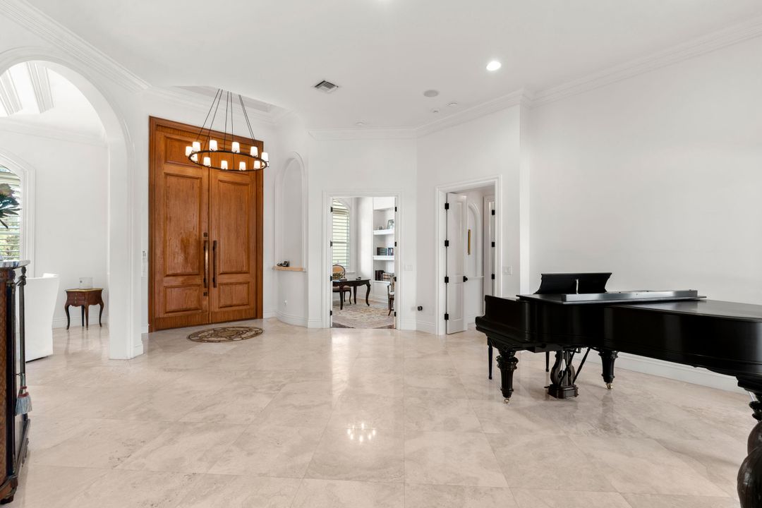 For Sale: $2,350,000 (7 beds, 6 baths, 5458 Square Feet)