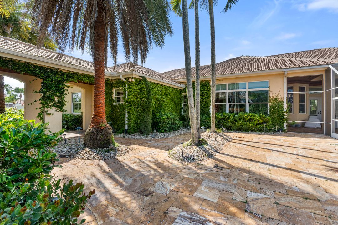 For Sale: $2,350,000 (7 beds, 6 baths, 5458 Square Feet)