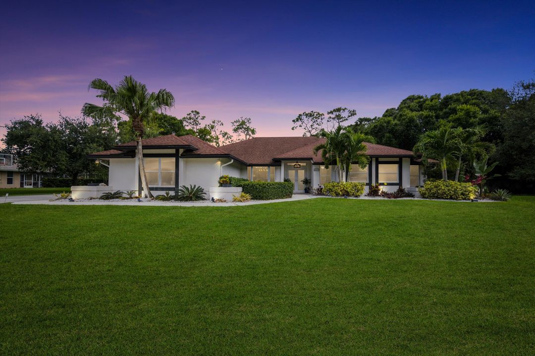 合同活跃: $1,100,000 (4 贝兹, 3 浴室, 2758 平方英尺)