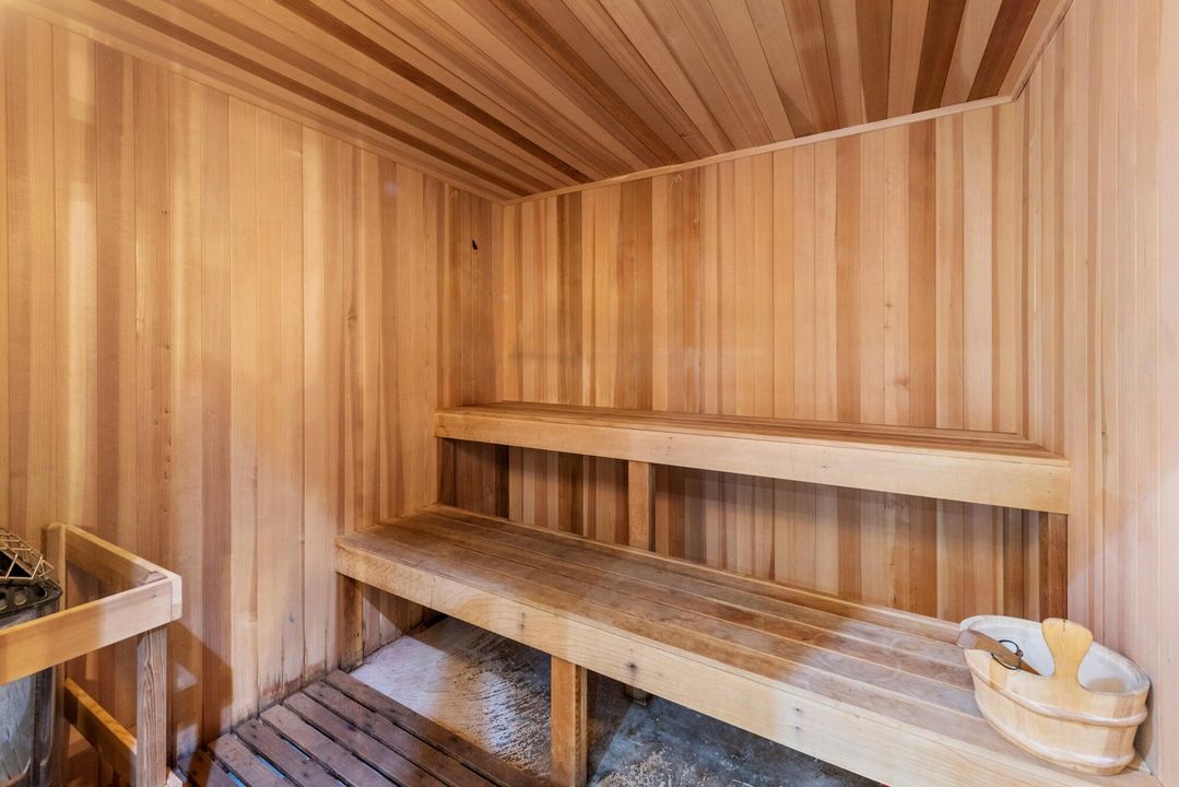 合同活跃: $4,400,000 (3 贝兹, 3 浴室, 4741 平方英尺)