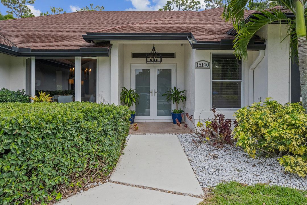 合同活跃: $1,100,000 (4 贝兹, 3 浴室, 2758 平方英尺)