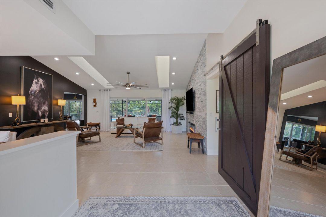 合同活跃: $1,100,000 (4 贝兹, 3 浴室, 2758 平方英尺)