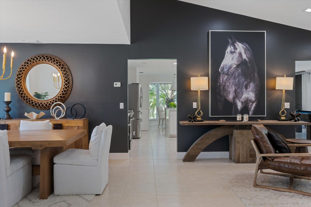 合同活跃: $1,100,000 (4 贝兹, 3 浴室, 2758 平方英尺)