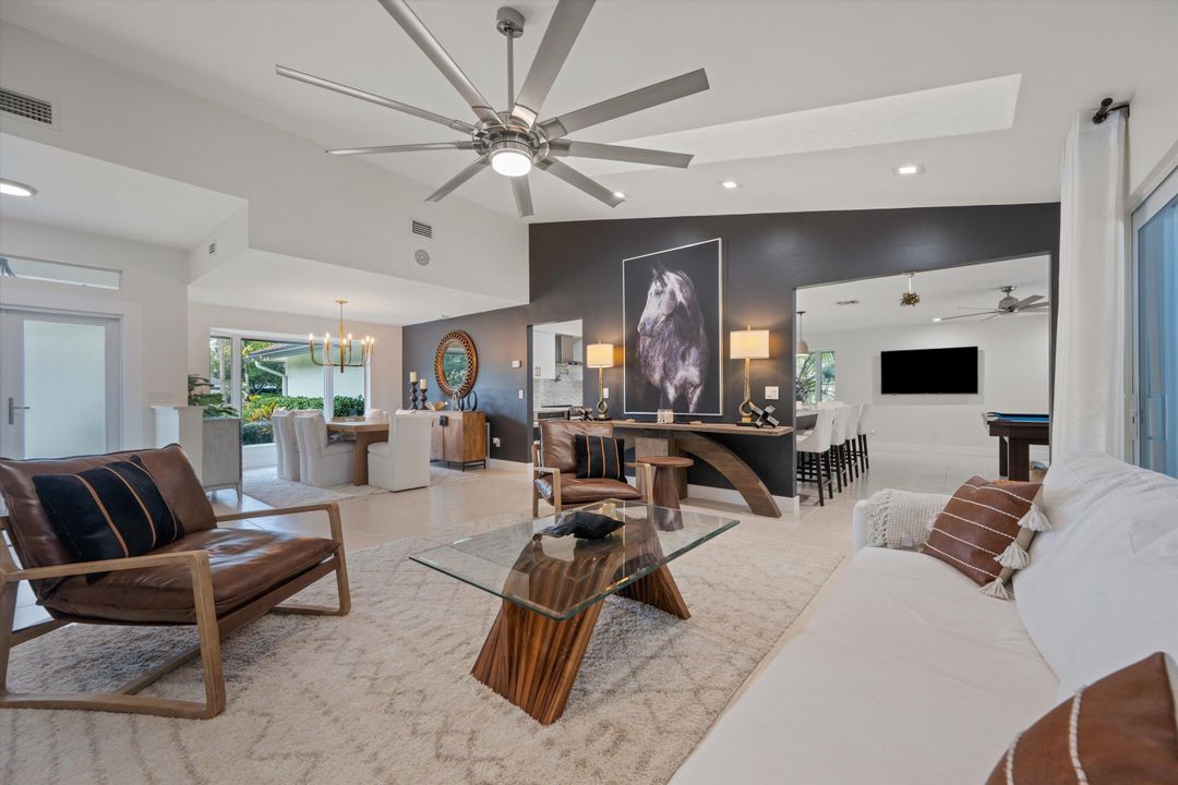 合同活跃: $1,100,000 (4 贝兹, 3 浴室, 2758 平方英尺)