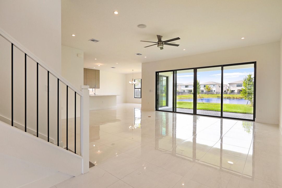 Activo con contrato: $10,500 (5 camas, 5 baños, 3687 Pies cuadrados)