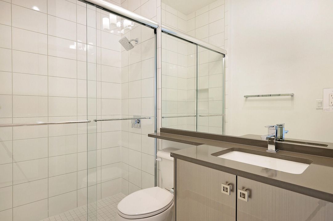 Activo con contrato: $10,500 (5 camas, 5 baños, 3687 Pies cuadrados)