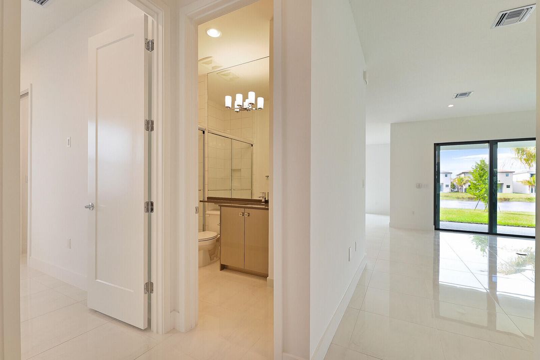 Activo con contrato: $10,500 (5 camas, 5 baños, 3687 Pies cuadrados)