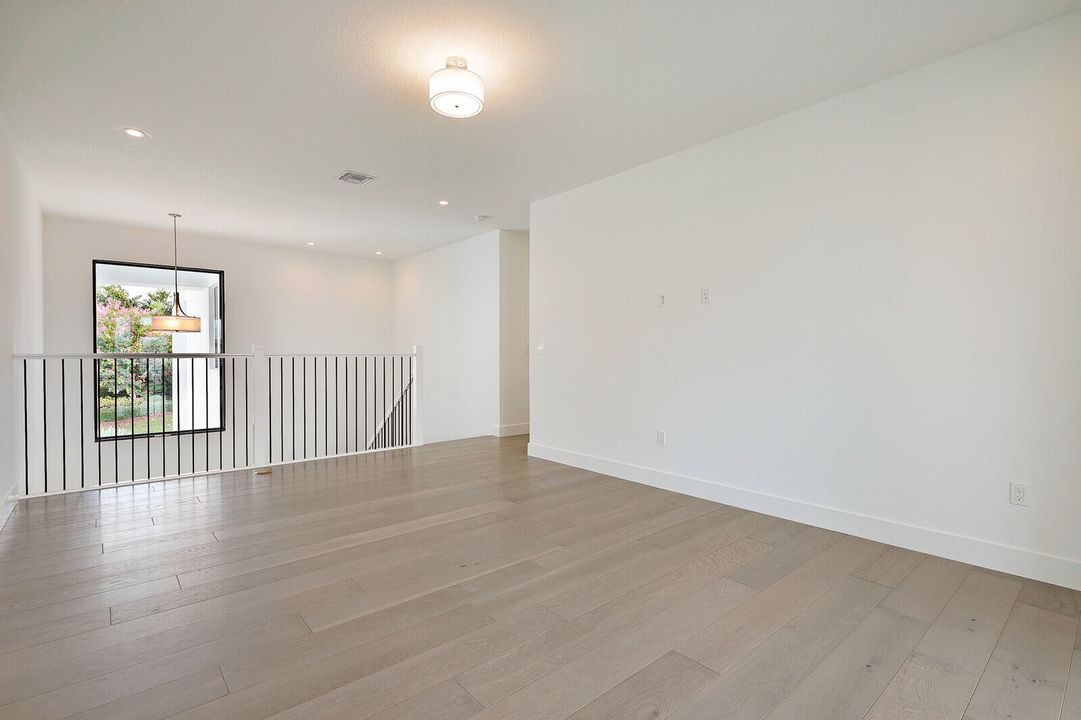 Activo con contrato: $10,500 (5 camas, 5 baños, 3687 Pies cuadrados)