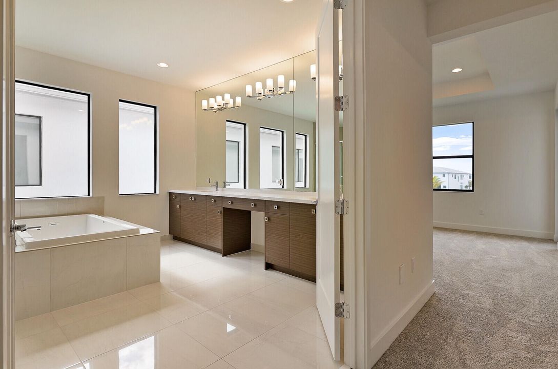 Activo con contrato: $10,500 (5 camas, 5 baños, 3687 Pies cuadrados)