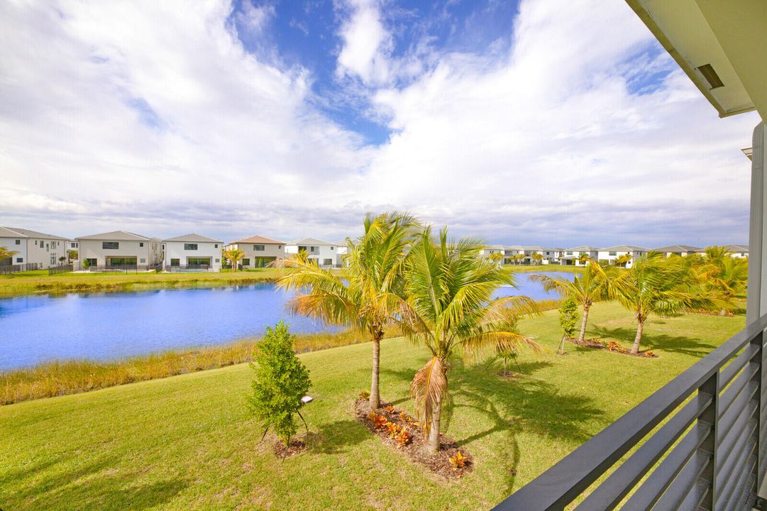 Activo con contrato: $10,500 (5 camas, 5 baños, 3687 Pies cuadrados)