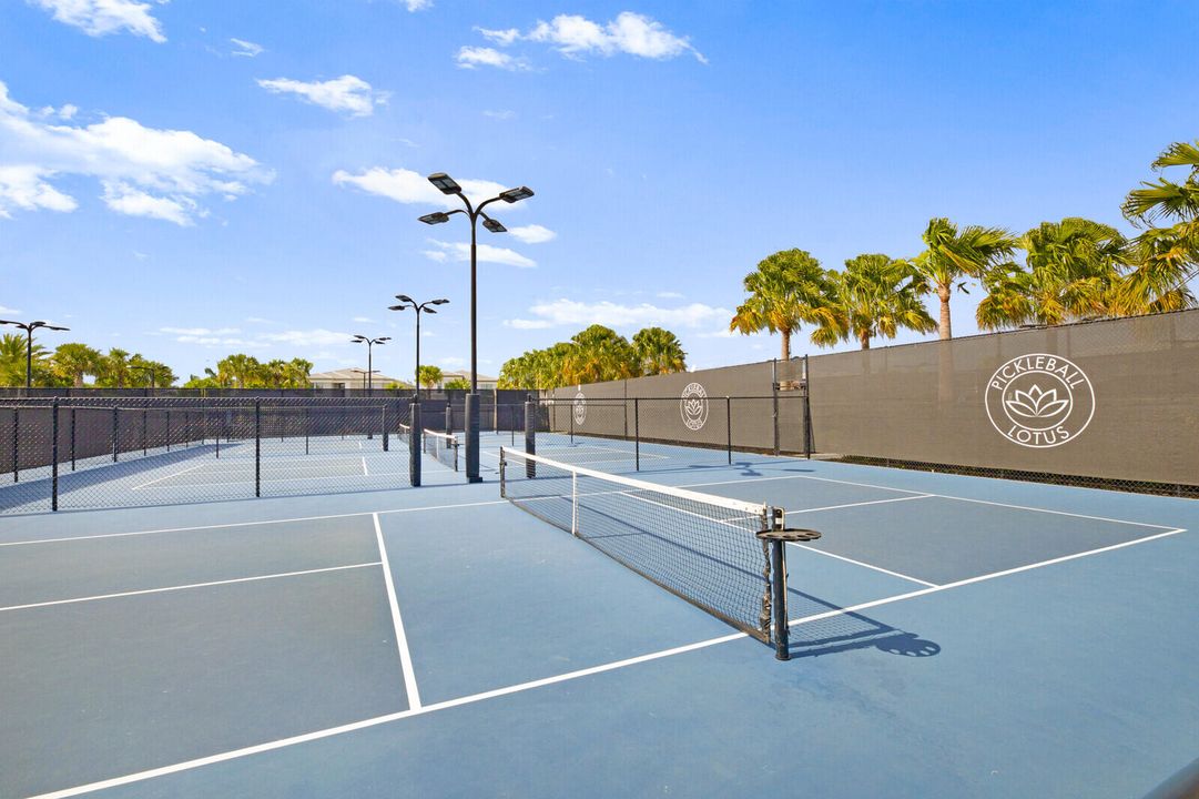 Activo con contrato: $10,500 (5 camas, 5 baños, 3687 Pies cuadrados)