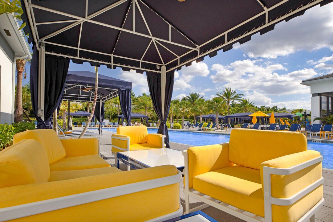 Activo con contrato: $10,500 (5 camas, 5 baños, 3687 Pies cuadrados)