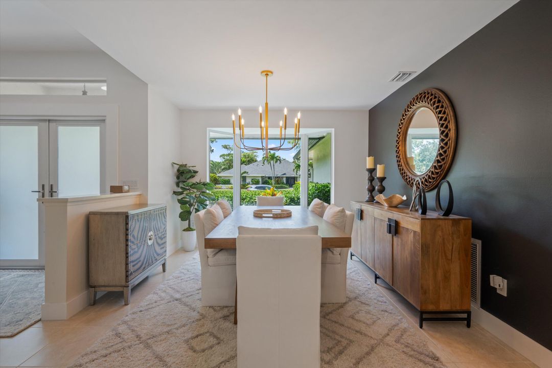 合同活跃: $1,100,000 (4 贝兹, 3 浴室, 2758 平方英尺)