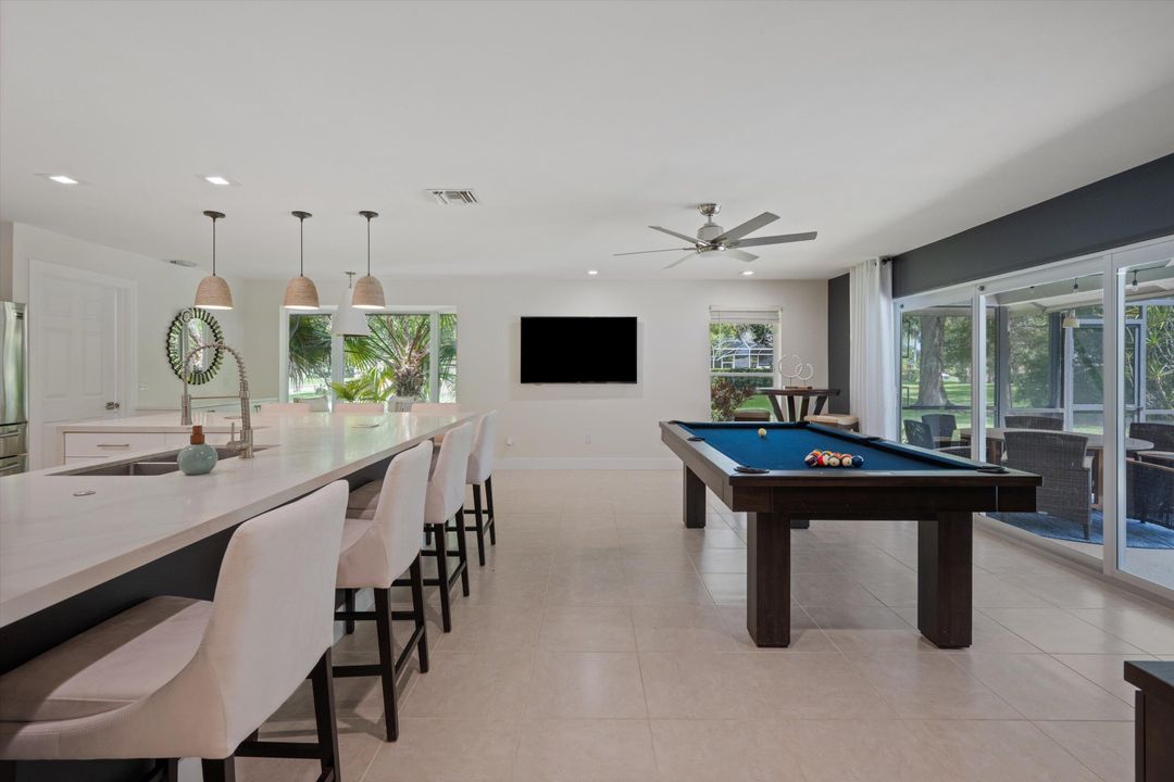 合同活跃: $1,100,000 (4 贝兹, 3 浴室, 2758 平方英尺)