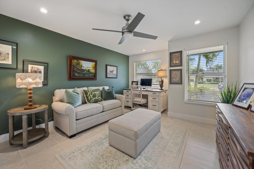 合同活跃: $1,100,000 (4 贝兹, 3 浴室, 2758 平方英尺)