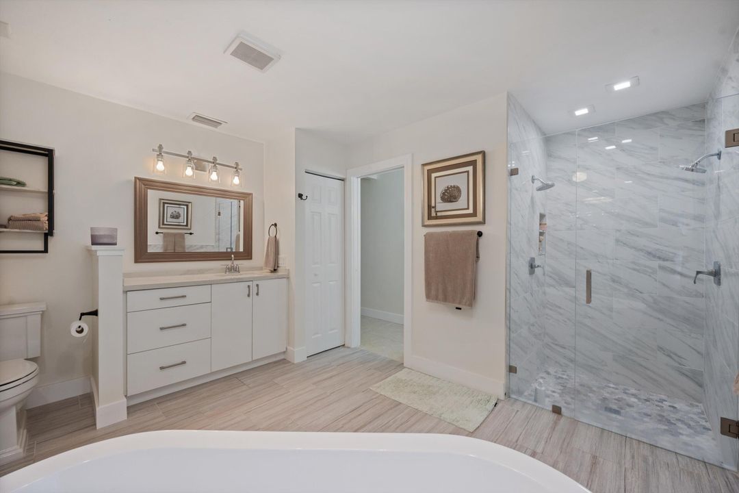 合同活跃: $1,100,000 (4 贝兹, 3 浴室, 2758 平方英尺)