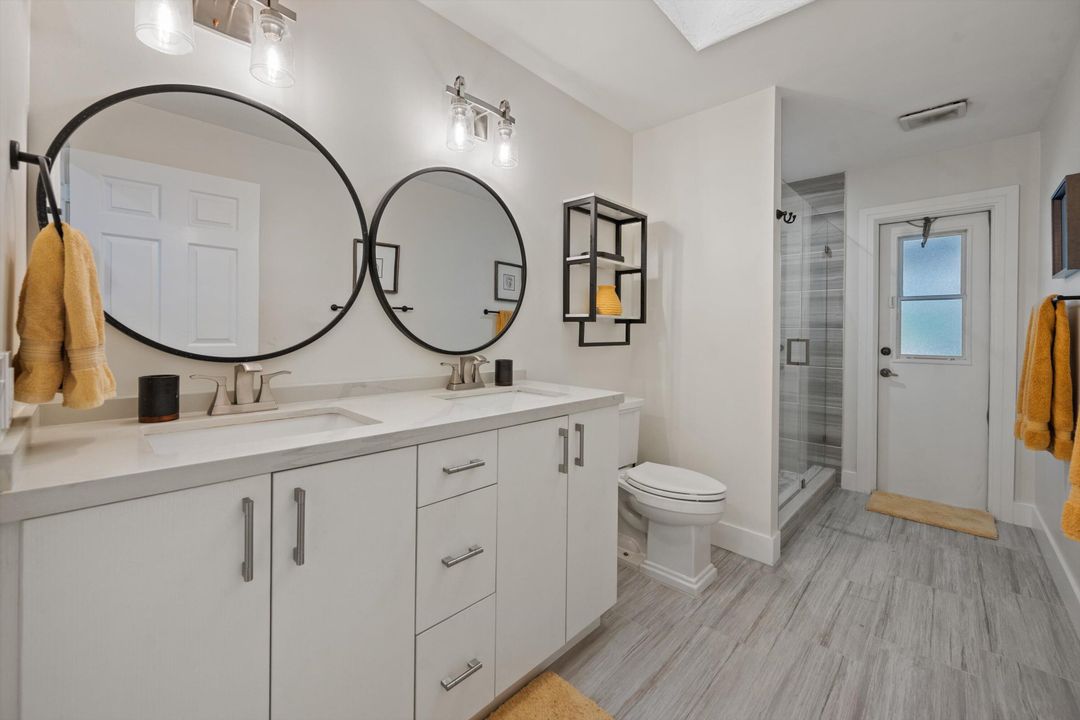 合同活跃: $1,100,000 (4 贝兹, 3 浴室, 2758 平方英尺)