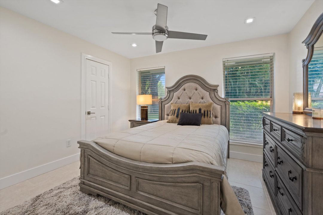 合同活跃: $1,100,000 (4 贝兹, 3 浴室, 2758 平方英尺)