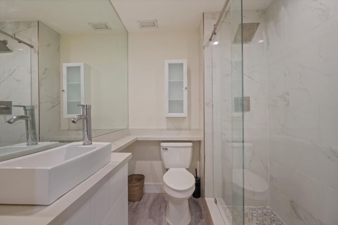 合同活跃: $1,100,000 (4 贝兹, 3 浴室, 2758 平方英尺)