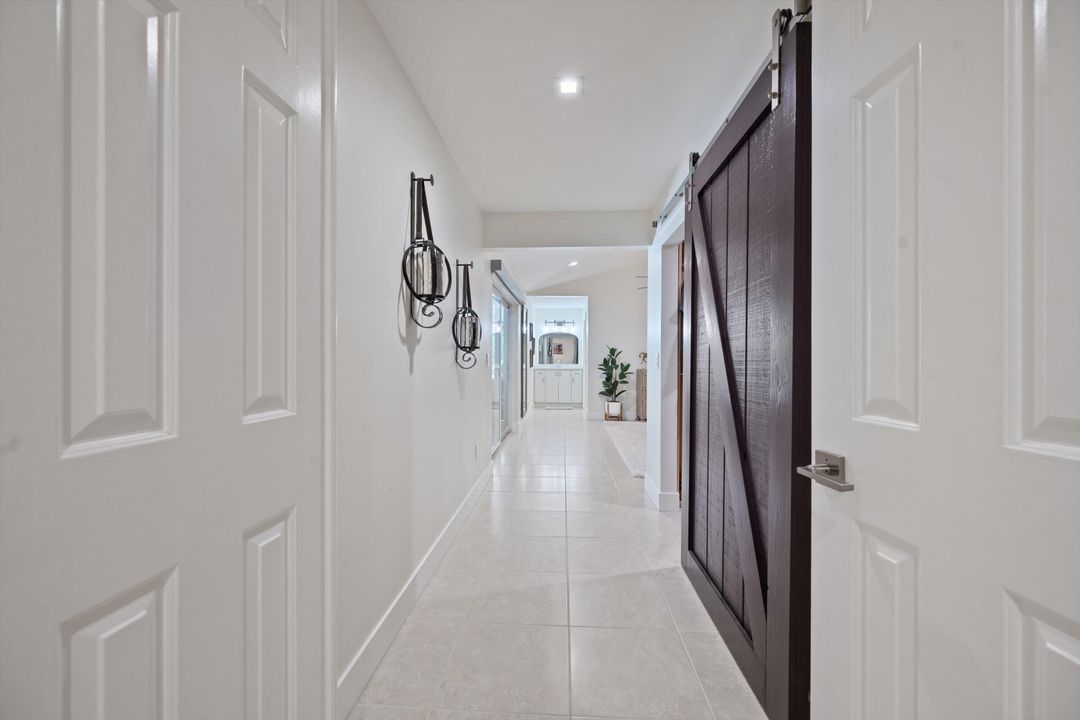 合同活跃: $1,100,000 (4 贝兹, 3 浴室, 2758 平方英尺)