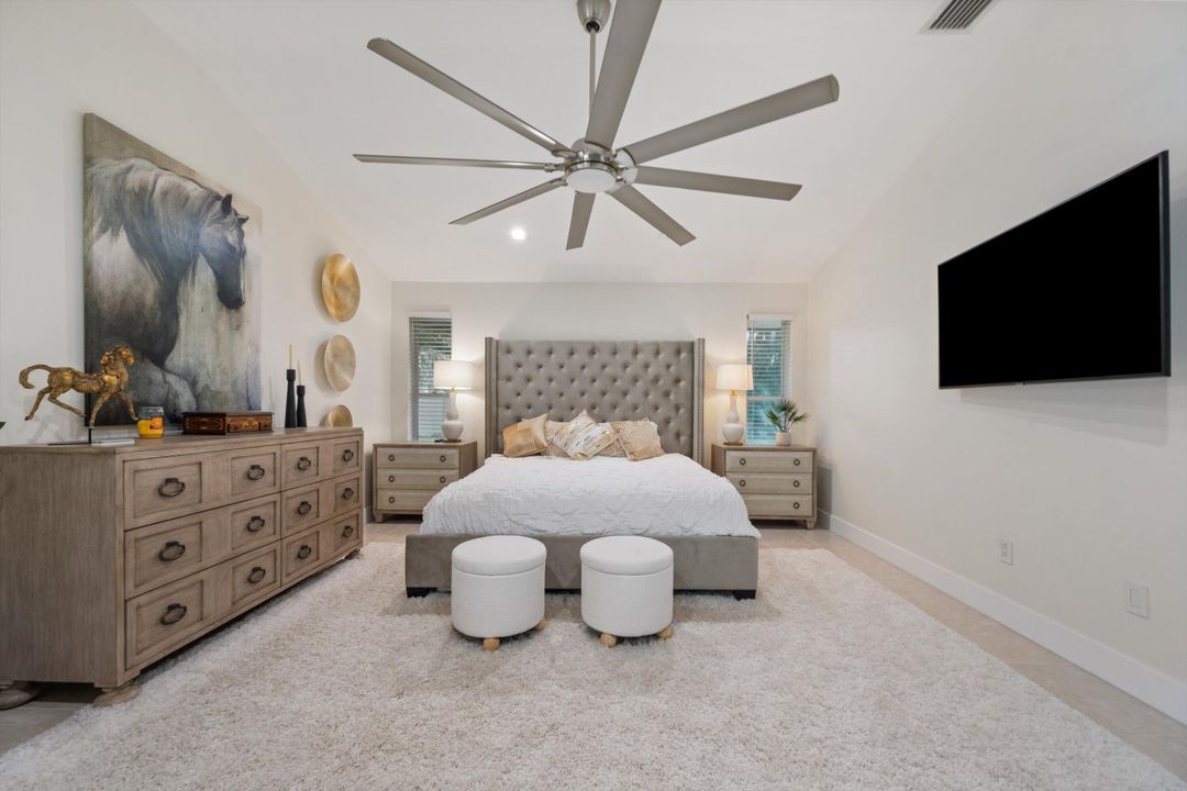 合同活跃: $1,100,000 (4 贝兹, 3 浴室, 2758 平方英尺)