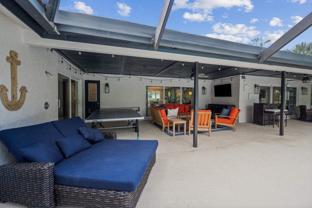 合同活跃: $1,100,000 (4 贝兹, 3 浴室, 2758 平方英尺)