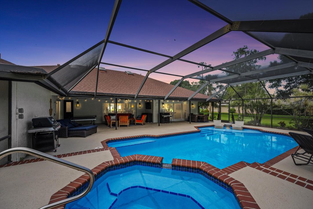 合同活跃: $1,100,000 (4 贝兹, 3 浴室, 2758 平方英尺)