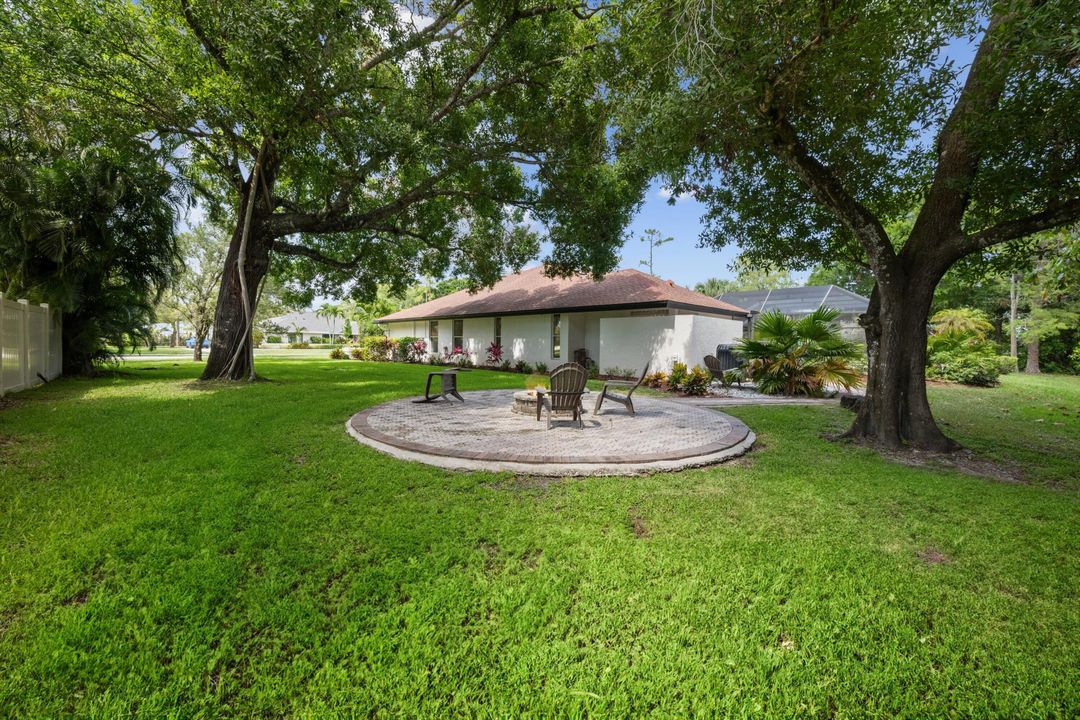 合同活跃: $1,100,000 (4 贝兹, 3 浴室, 2758 平方英尺)