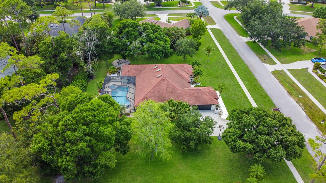 合同活跃: $1,100,000 (4 贝兹, 3 浴室, 2758 平方英尺)