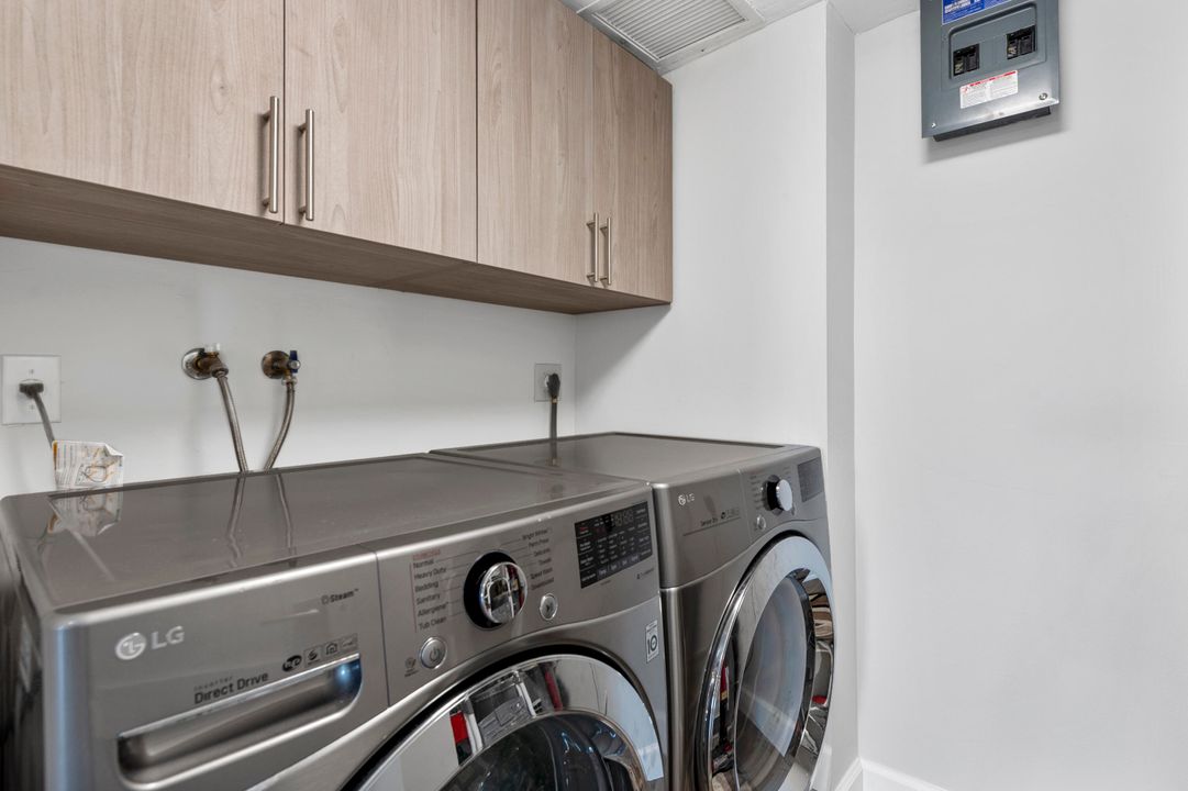 Active With Contract: $1,200,000 (3 beds, 2 baths, 1682 Square Feet)