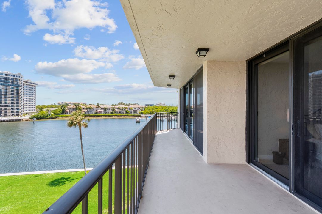 Active With Contract: $1,200,000 (3 beds, 2 baths, 1682 Square Feet)